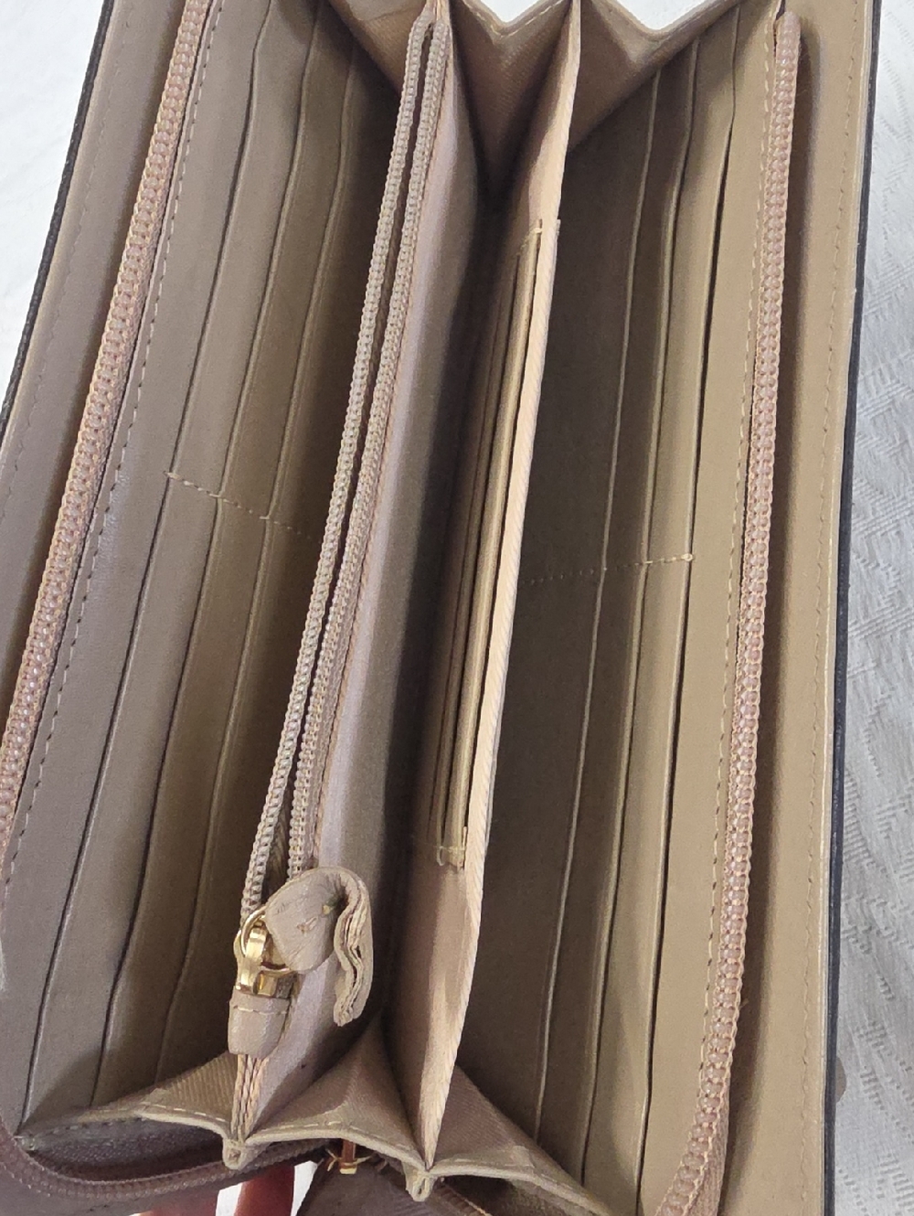 Annapelle Two-Tone Leather Zip-Around Wallet - Picture 4 of 4